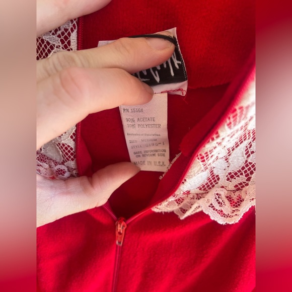 VTG 70s Long red Nightgown Housecoat lace collar & neckline & lace trim sleeves - Picture 11 of 11